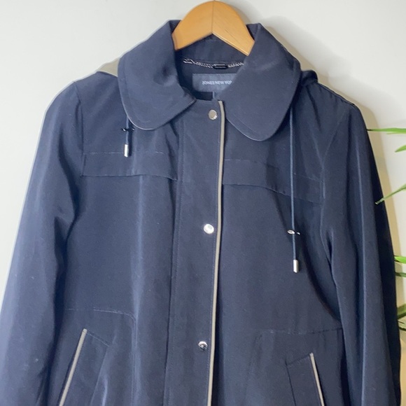 Jones New York || Removable Hood and Liner Coat/Jacket/Rain; Size 2 - Picture 17 of 17